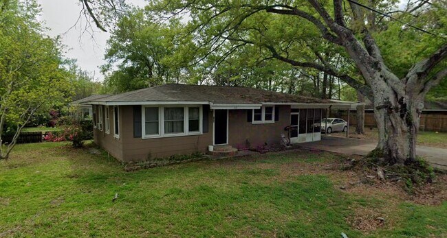 Primary Photo - 168 Rosewood Dr