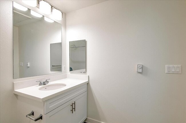 Building Photo - 12655 Bluff Creek Dr
