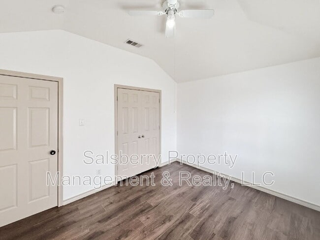 Building Photo - 3950 Seaside Ct