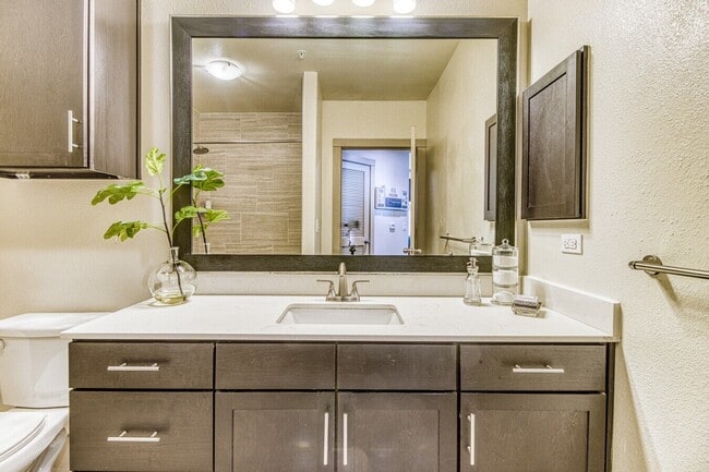 Building Photo - Modern Living in Houston’s Heart