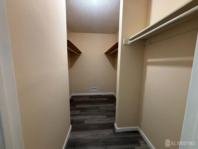 Building Photo - 279 Kempsey Dr