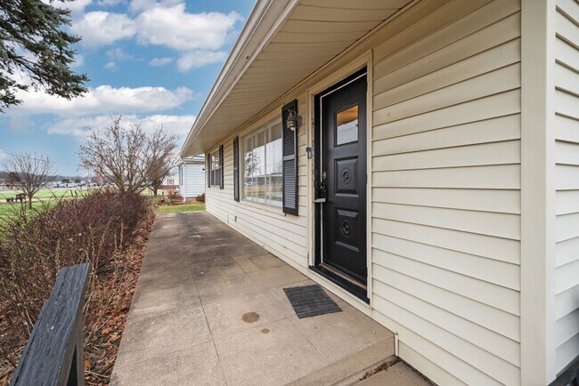 Building Photo - 3609 Maple Ave