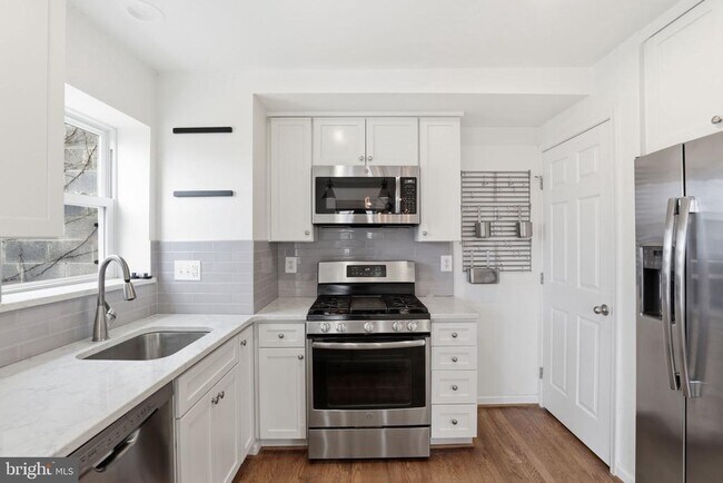 Building Photo - 2306 Riverview Terrace