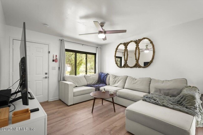 Building Photo - 3506 Claridge Rd E