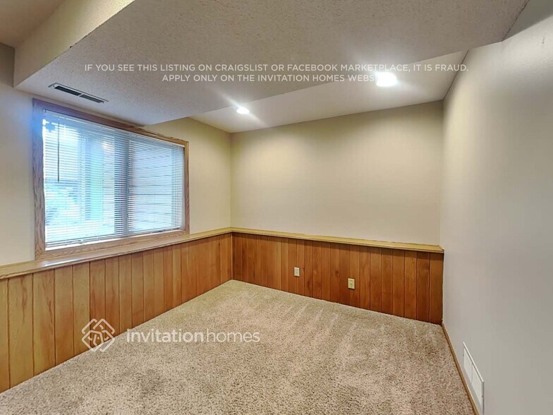 Building Photo - 546 Carol Dr