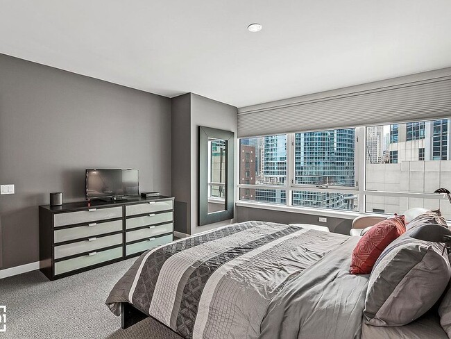 Building Photo - 505 N McClurg Ct