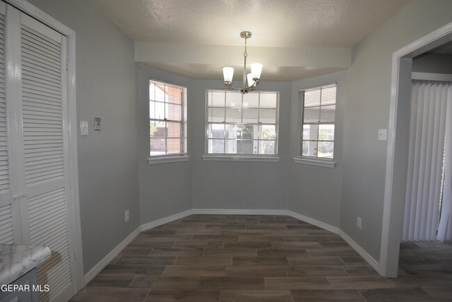 Building Photo - 1624 Vista Real Dr