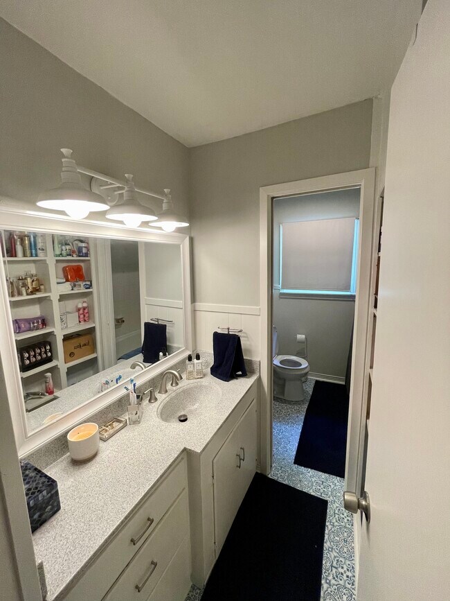 Building Photo - 1924 S Wiley Ave