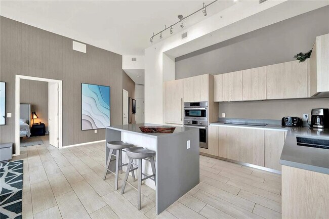 Building Photo - 4010 S Ocean Dr