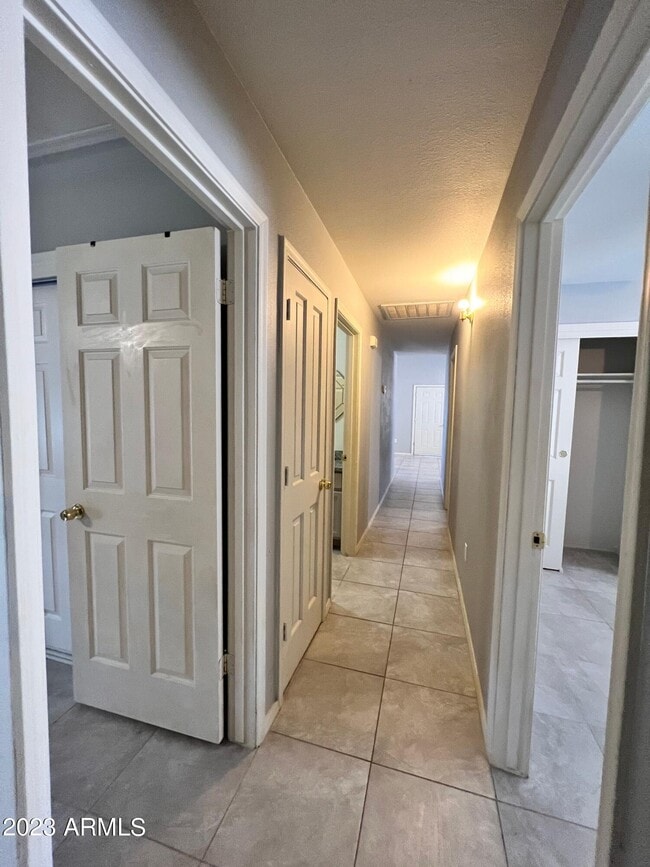 Building Photo - 737 W Ocotillo St