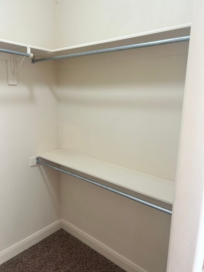 Building Photo - La Verkin Charm!