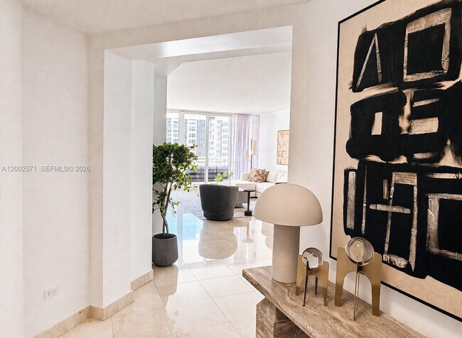 Building Photo - 848 Brickell Key Dr