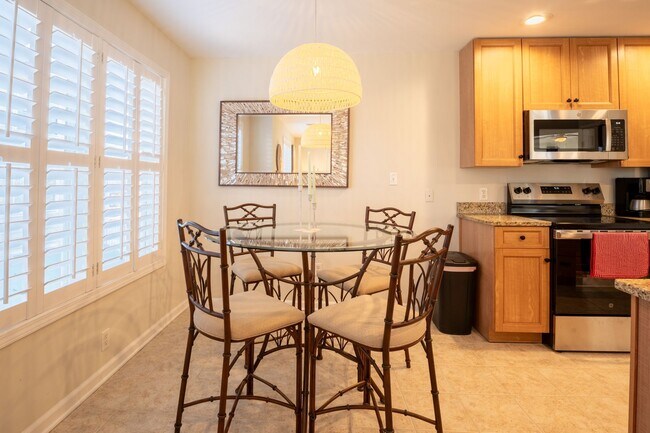 Building Photo - FULLY FURNISHED OFF-SEASON  1 BEDROOM NOW AVAILABLE
