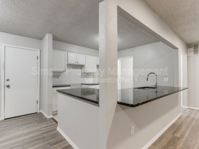 Building Photo - 8508 Candlewood Dr