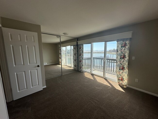 Building Photo - 2 Bed 2 Bath Waterfront Condo in Sandy Point