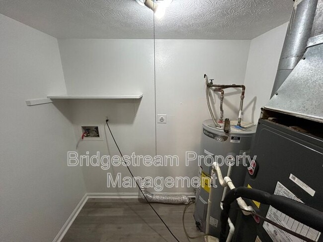 Building Photo - 953 Taylorsview Dr