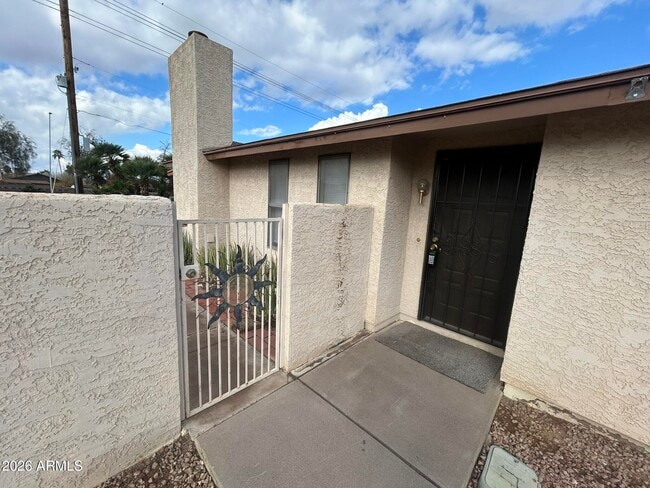 Building Photo - 2120 N Yucca Ct