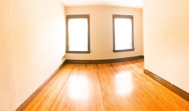 Building Photo - Newly Renovated 2 bed/1 bath! Ask About Ou...