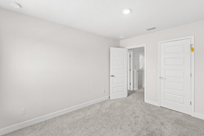 Building Photo - 692 NE Turtleback Trail