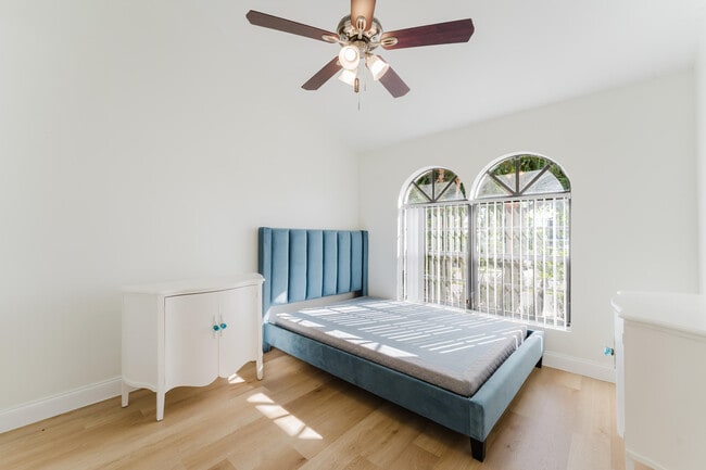 Building Photo - 665 Jeffery St