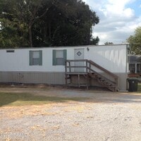 Building Photo - 207 Mills St