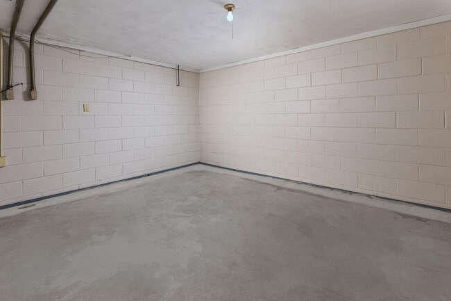 Building Photo - 242-242 Southlawn Ave