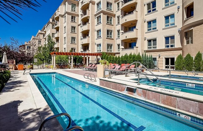 Building Photo - Location and Luxury! 2 Bedroom 2 Bathroom in Cherry Creek!