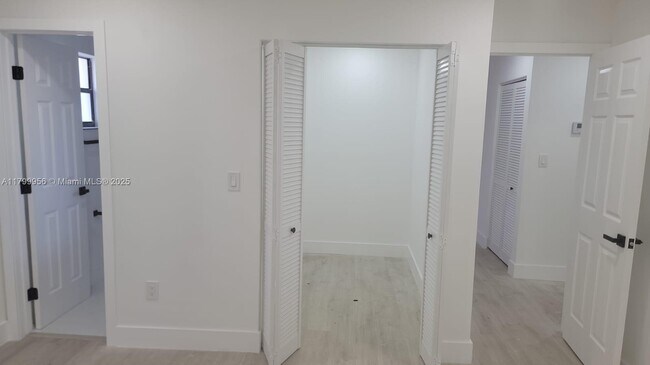 Building Photo - 3311 San Remo Cir