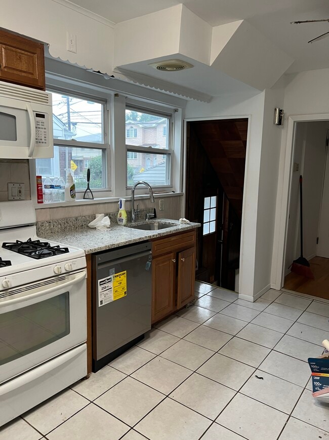 Building Photo - 42 W Ruby Ave