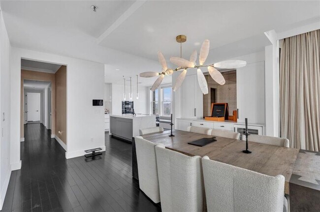 Building Photo - 2233 Peachtree Rd NE