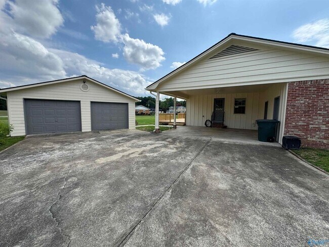 Building Photo - 816 Mira Vista Dr SE