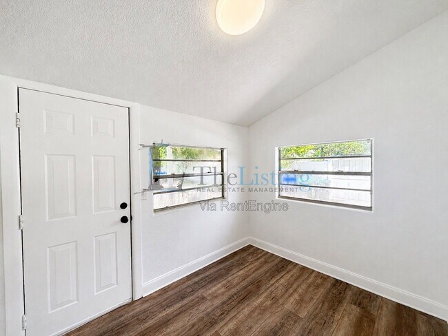 Building Photo - 2310 S Shine Ave