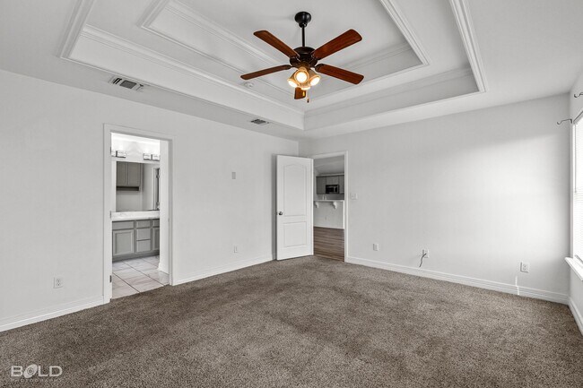 Building Photo - 521 Linnhurst Dr