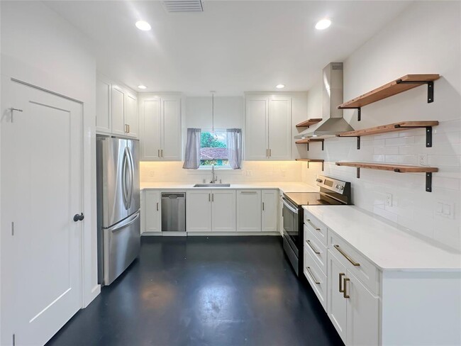 Building Photo - 317 8th St