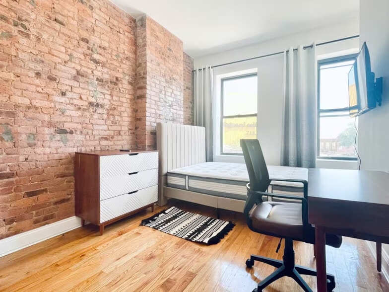 Building Photo - Central AC, washer/dryer, Exposed Brick Room #214
