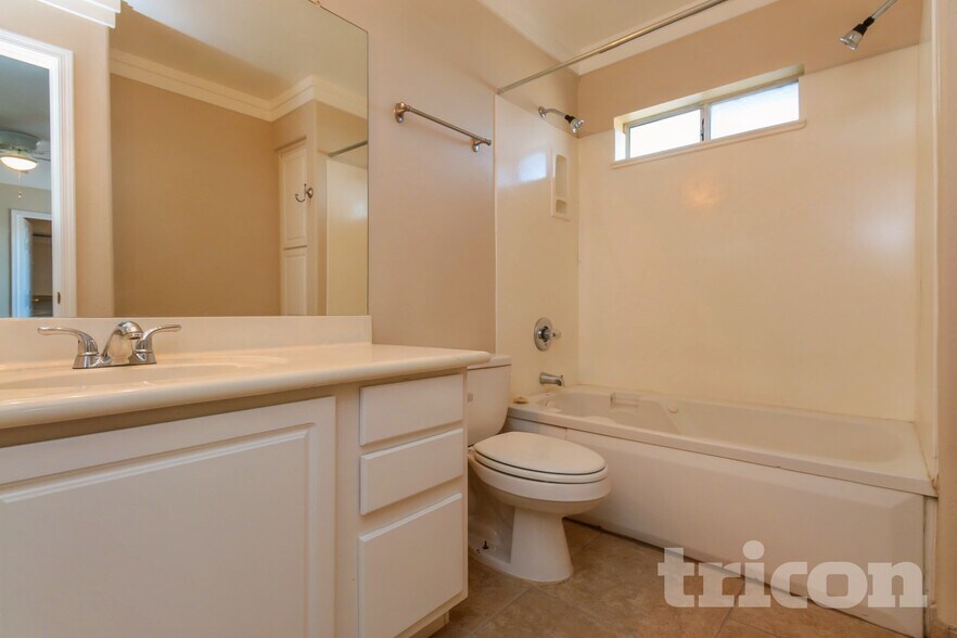 Building Photo - 3018 S Standage