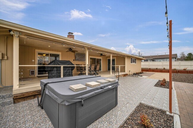 Building Photo - FULLY FURNISHED MOUNTAIN VIEW RETREAT with HOT TUB, RV PARKING & NO HOA