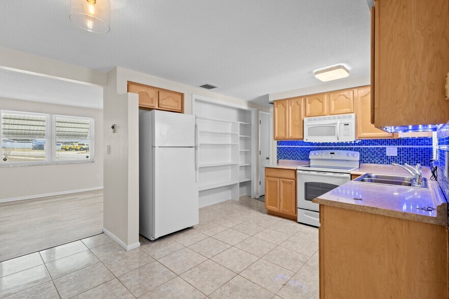 Building Photo - 2509 Sweetwood Dr