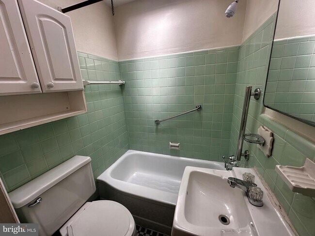 Building Photo - 5241 Ditman St