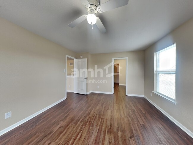 Building Photo - 1622 Carriage Cir