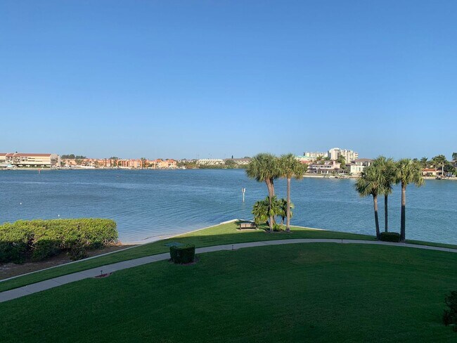 Building Photo - Condo - Coral Pointe At Harbourside with Water Views