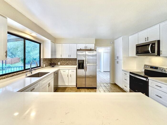 Building Photo - 6489 Rainbow Heights Rd