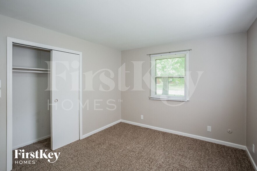 Building Photo - 4438 Windsor Rd