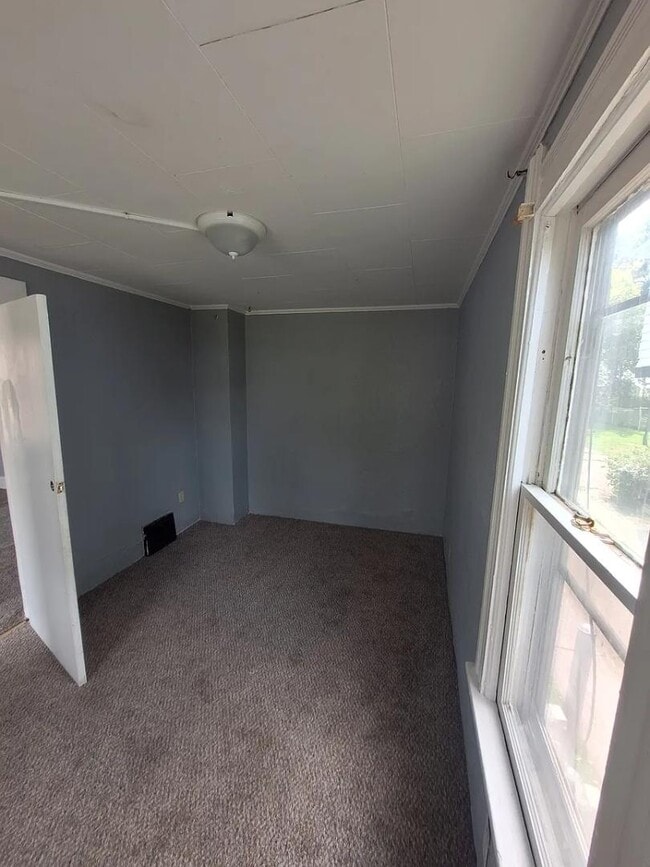 Building Photo - 1031 W 17th St