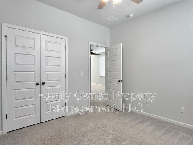 Building Photo - 420 W Respite Ln
