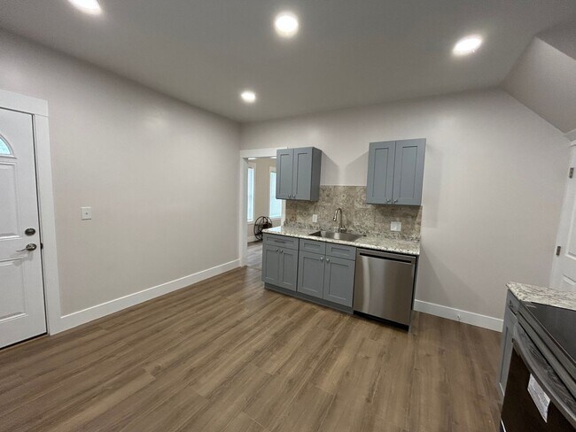 Building Photo - 4300 Apple Ave