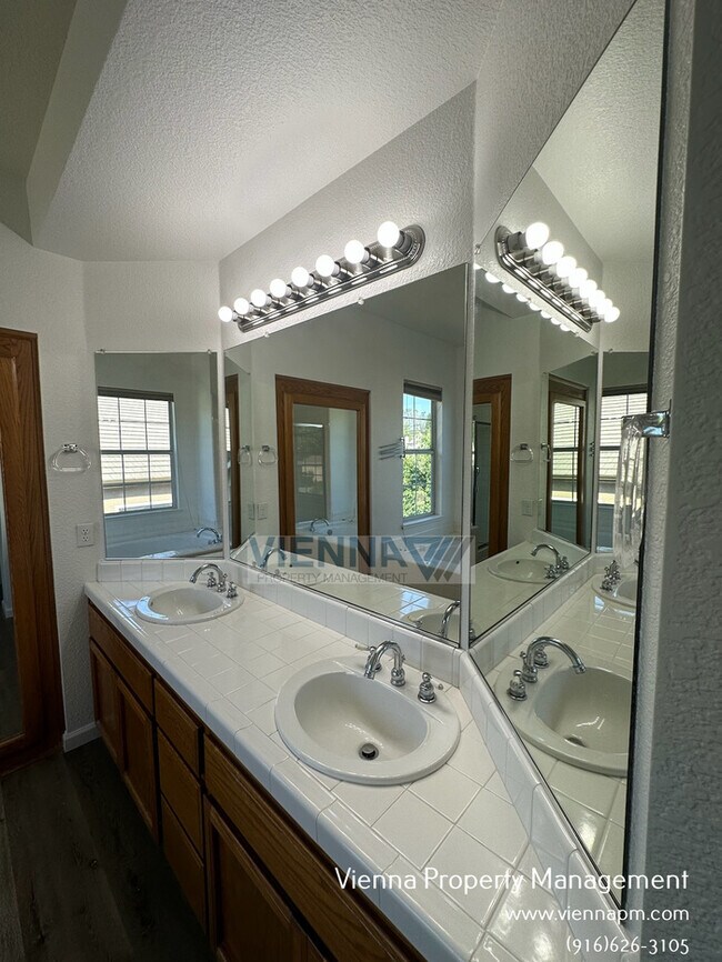 Building Photo - 108 Donegan Ct