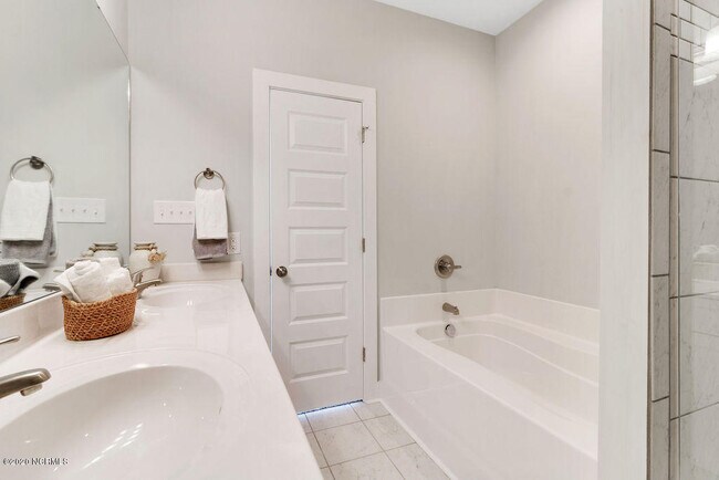 Building Photo - 202 Garland Shores Dr