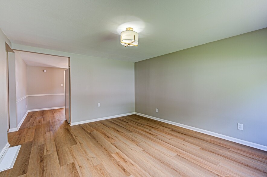 Building Photo - 241 Kahl St
