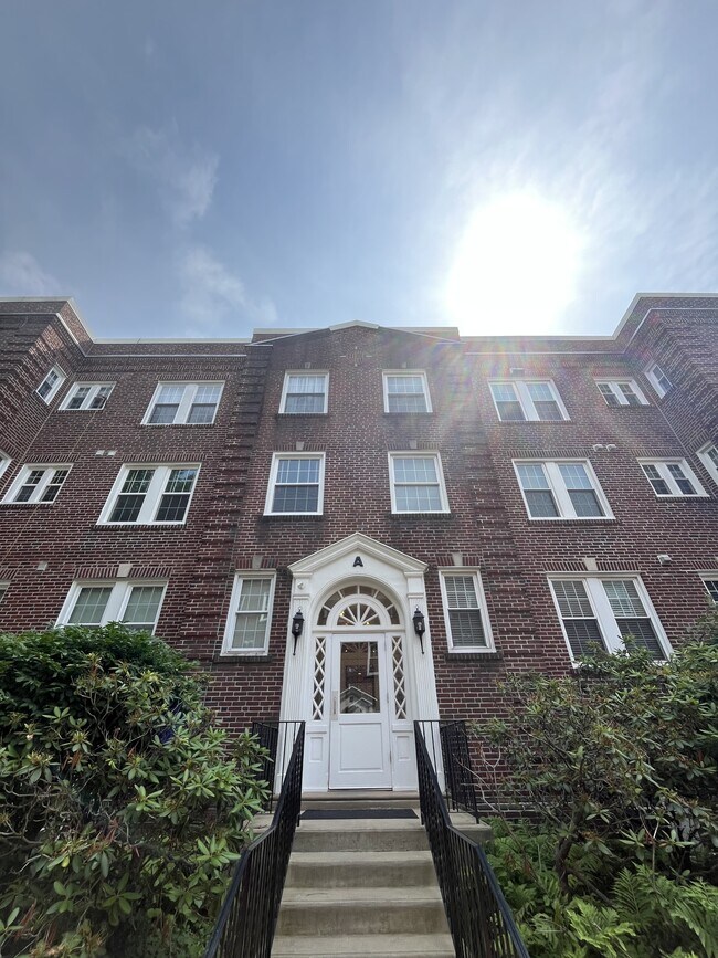 Building Photo - 104 Woodside Rd